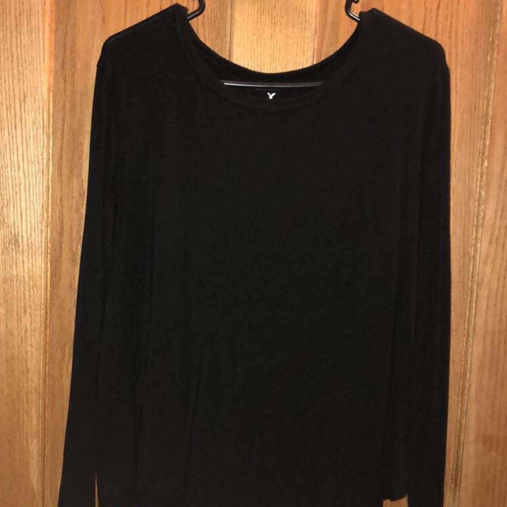 Never worn AE long sleeve!!!